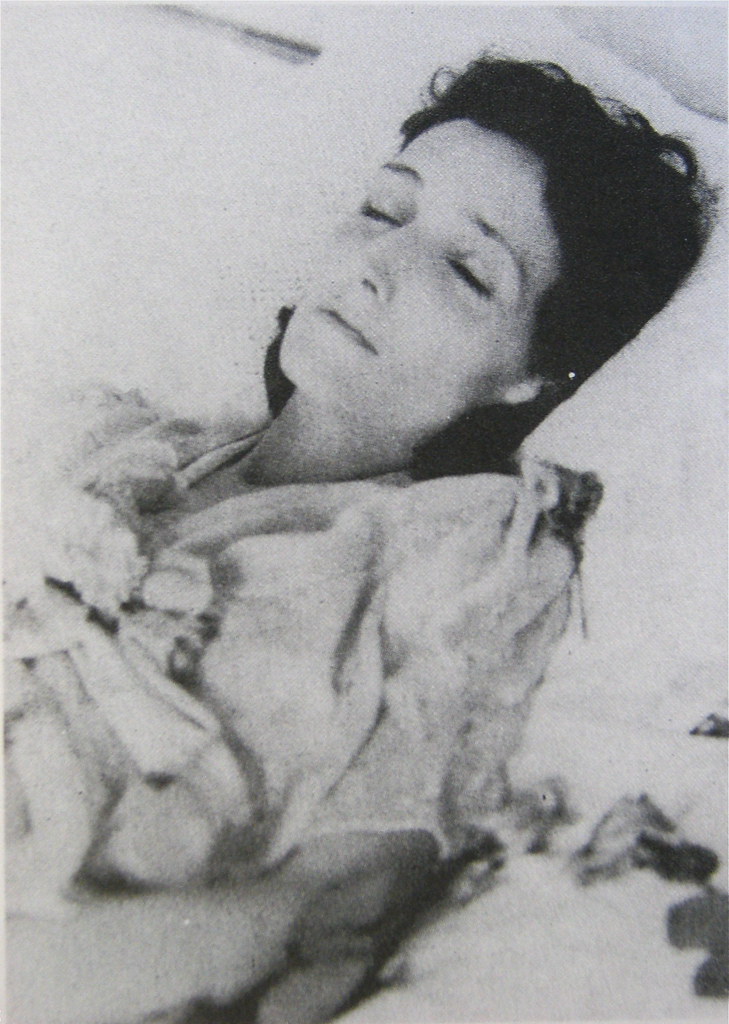 Colette Peignot sur son lit de mort, 1938, coll. particulière, D.R.